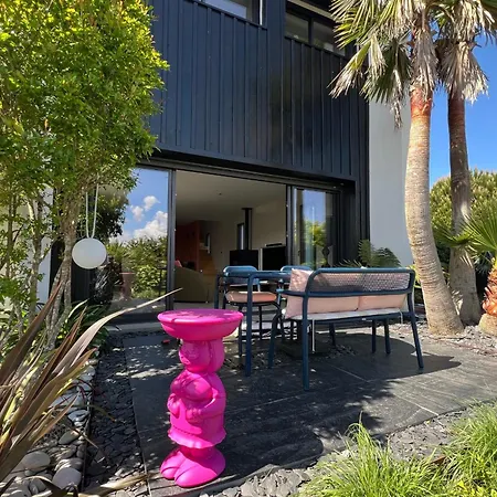 Jungle Etxea De à Avec Piscine Pour 6 Personnes Hébergement de vacances *